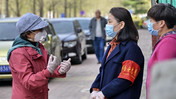 北京：党员志愿者服务社区居民